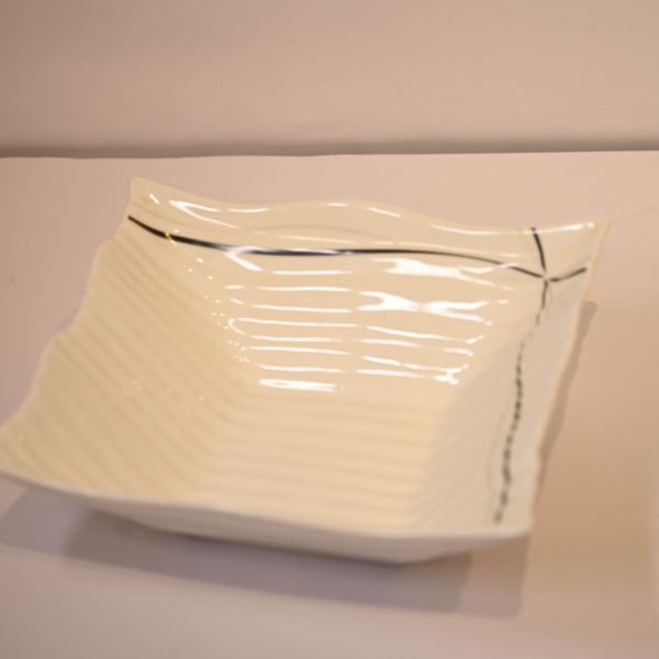 Modern Wave-Edge Ceramic Bowl (8.5-inch)
